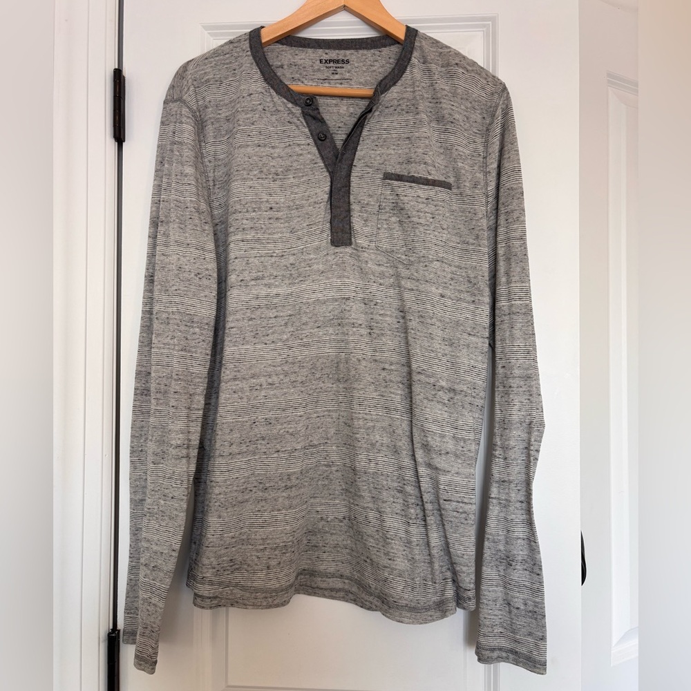 Express Heather Gray Soft Wash Long Sleeve Henley T-Shirt Size Medium Mens